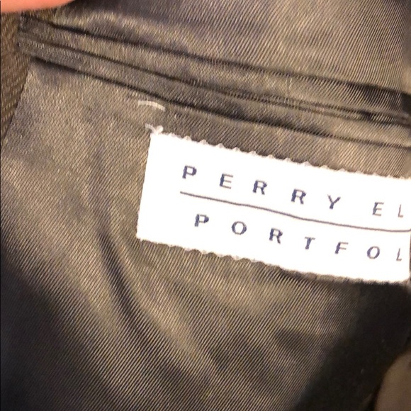 Used suit by Perry’s Ellis size 42